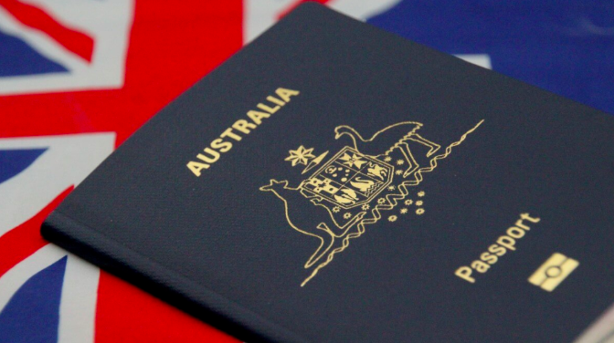 想要移居澳洲，绿卡与入籍该如何选择？