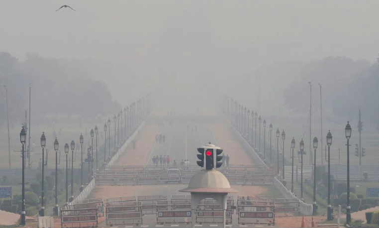 新德里居民无视排灯节鞭炮禁令，导致污染指数飙升