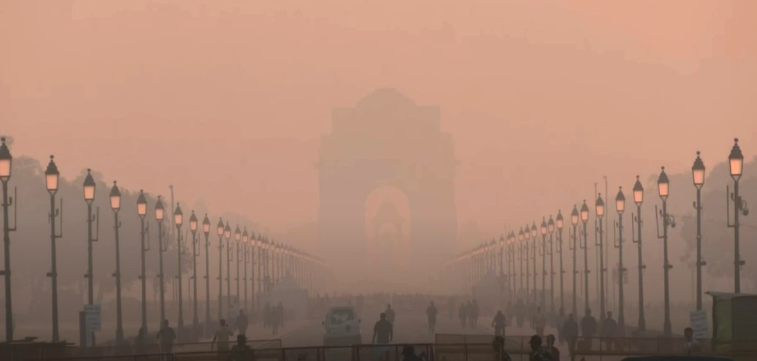 新德里居民无视排灯节鞭炮禁令，导致污染指数飙升
