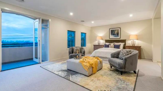 澳洲一栋5居室引买家疯抢，叫价100余次，超底价万成交！