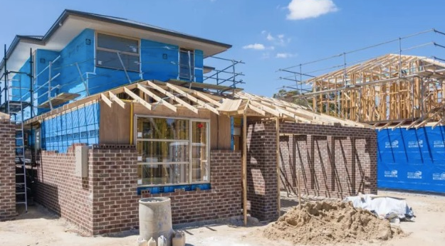 澳洲新房建设潮宣告结束，近期销售量大跌！业内人士：裁员已在路上