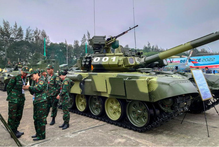 越南在首都河内举办首届国际武器博览会
