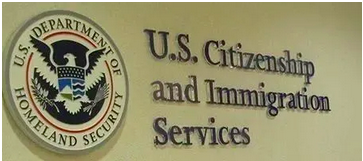 美国驻华大使馆暂停全部常规签证服务，包括移民面签！大量申请者被挡门外
