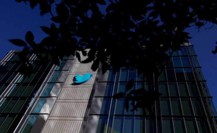 马斯克的推特封了几名记者的账号，招致全球强烈反对