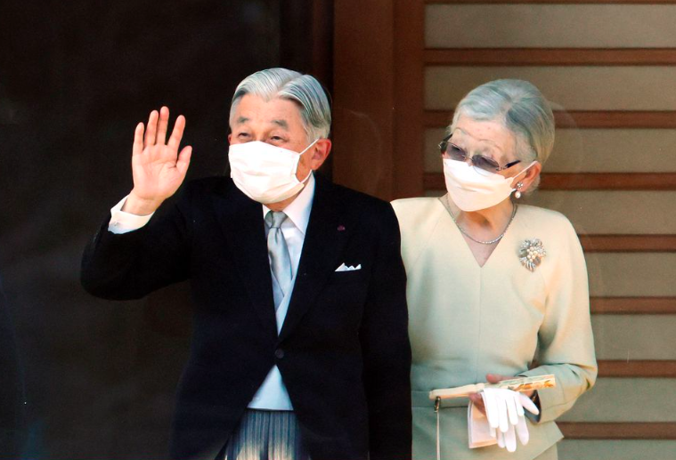 日本天皇自2020年以来首次公开给民众拜年