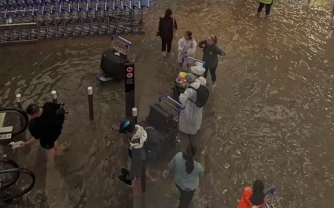 暴雨袭击新西兰最大城市，奥克兰机场被淹没