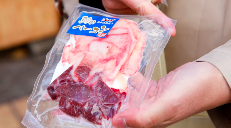 日本推出鲸鱼肉自动贩卖机来增加销售
