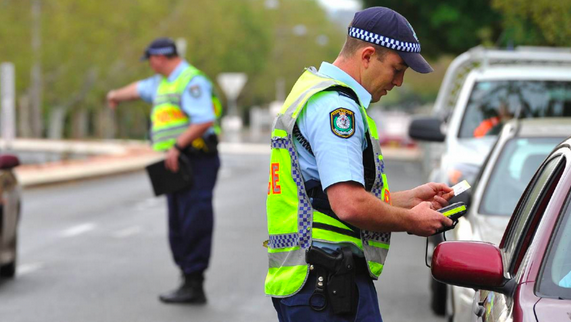 在澳洲，这种常见驾驶行为算违章，可罚75！很多人不知道