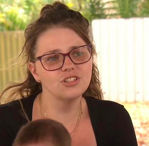 澳洲租房危机严峻，单身母亲75次租房申请被拒！只能带三娃睡车里