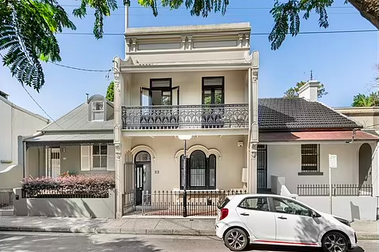 不忍孩子四处租房碰壁，澳男豪掷1万为儿女在悉尼买房