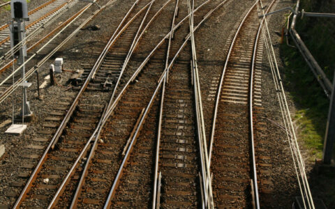 政府与行业领袖签署备忘录  共同努力改善全国铁路服务