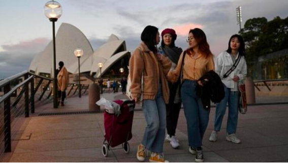 中国留学生返澳直呼“租房难”！有人高价“抢房”，有人考虑露宿街头