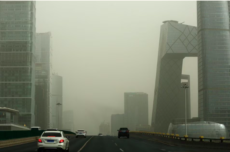 沙尘暴袭击了北京和附近几个省市