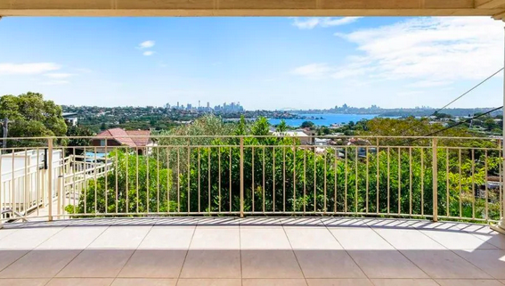 悉尼四居室住宅7.5万售出，超底价7.5万！卖家44年前.1万购入