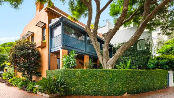 悉尼四居室住宅7.5万售出，超底价7.5万！卖家44年前.1万购入