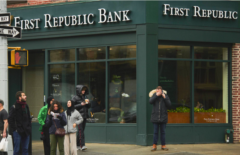 第一共和国银行有可能被FDIC接管的消息传出后，股价再暴跌四成