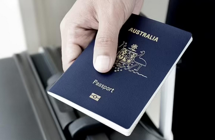 2023全球护照“含金量”排行榜公布！澳洲排名跌至38，第一名出人意料