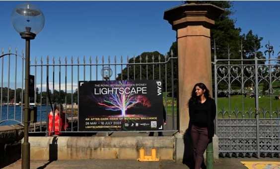 悉尼植物园Vivid灯光秀今年不再免费，一家四口需支付8