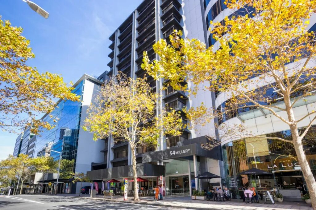 北悉尼14层高办公大楼出售 – 全面翻新，收租稳定！