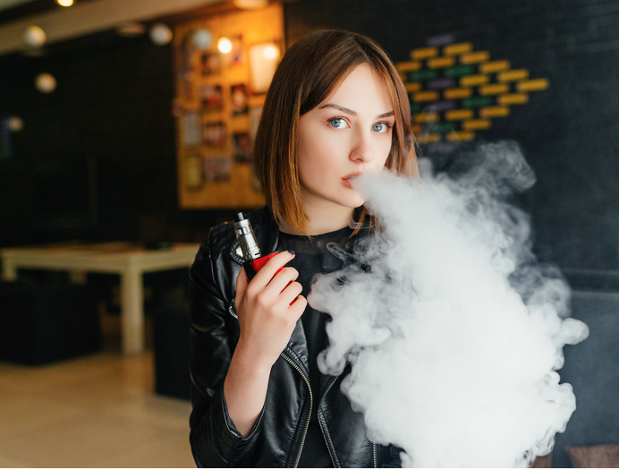 英国将采取措施 打击青少年使用电子烟