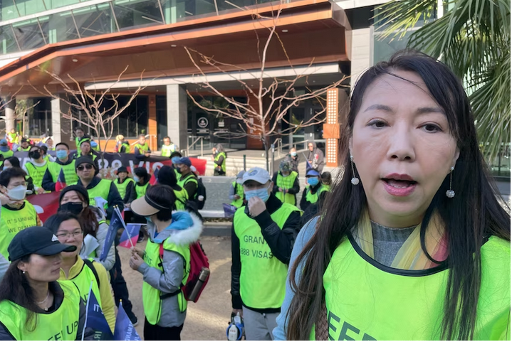 888签证审批时间飙升，数百澳洲华人街头抗议，“只为寻求公平”
