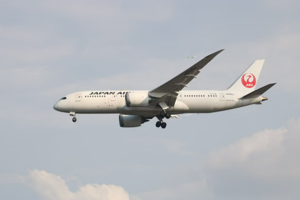 曾经服务态度极差的日本航空，倒闭后是如何起死回生的？