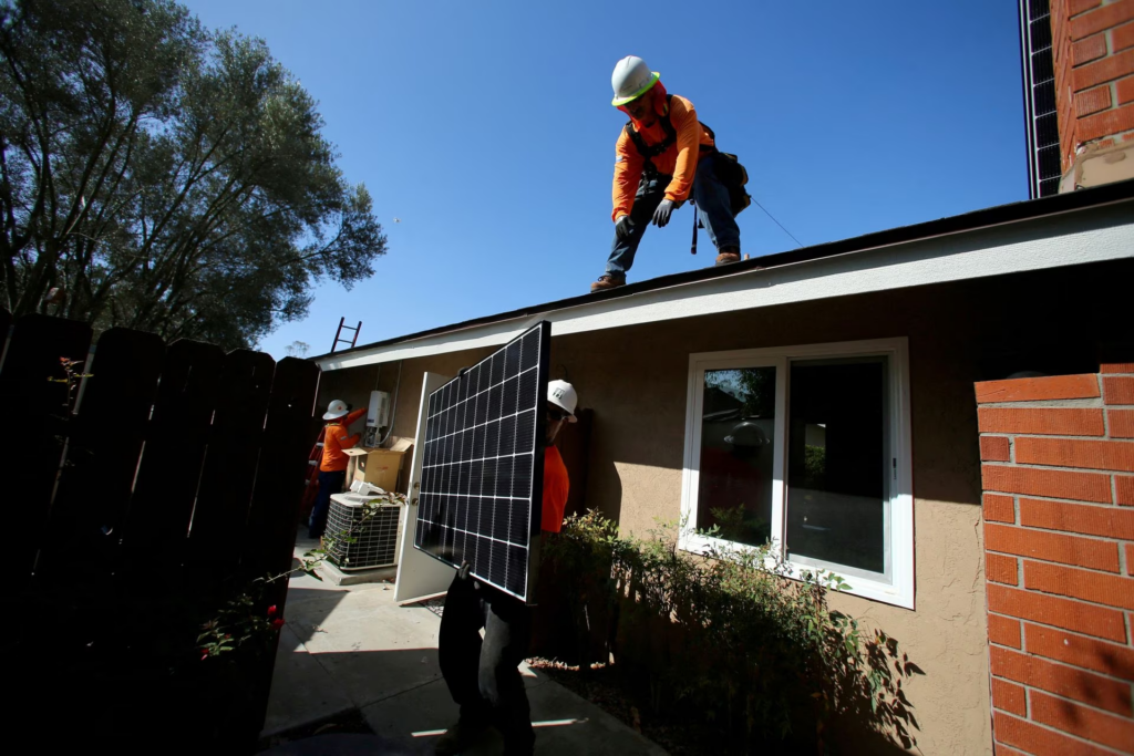 美国启动七十亿美元计划 为低收入家庭提供太阳能