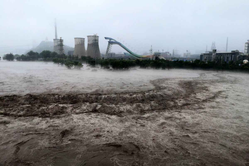 黑龙江下大雨，洪水在东北地区上升 