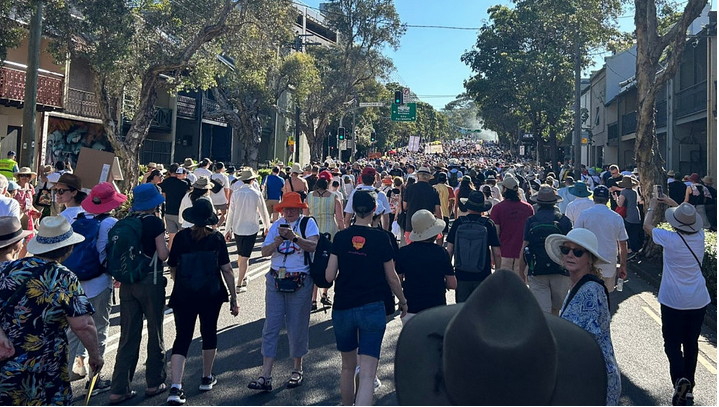 悉尼墨尔本爆发大规模游行示威！近万人涌上街头，声援“原住民之声”