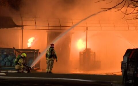 悉尼西区加油站气瓶爆炸起大火造成“灾难性”破坏