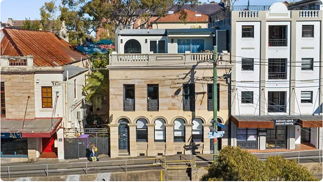 指导价00万，银行改造而成的悉尼5居室房产挂牌出售！中介：可商用可自住，地理位置是一大“亮点”