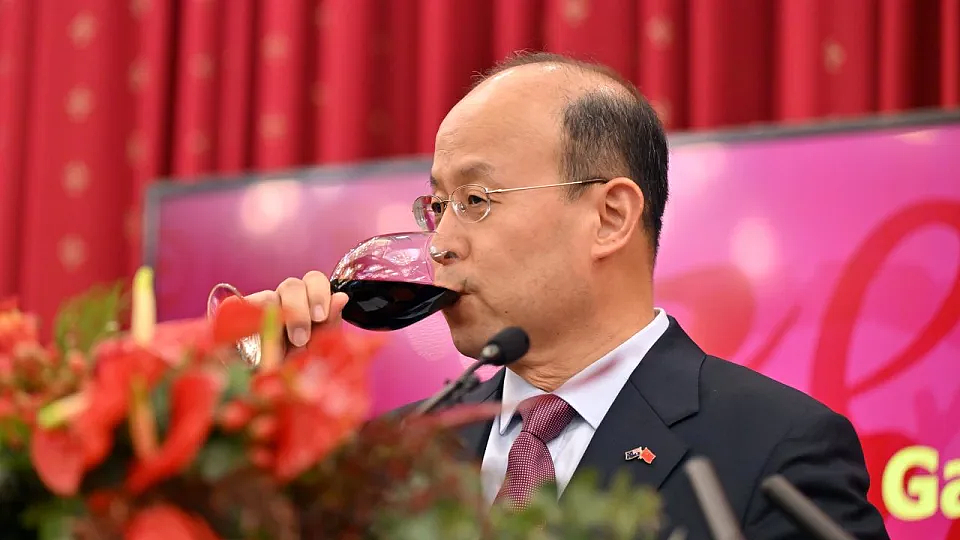  中国商务部发布临时决定草案：取消对澳葡萄酒加征关税