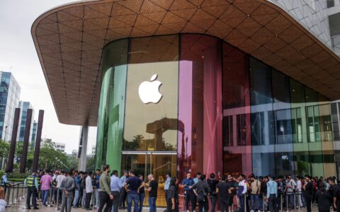 彭博社长篇报道：苹果需要一个真正的低端iPhone来帮助恢复增长