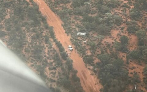 洪水令八人困西澳荒漠  当局计划启动营救行动
