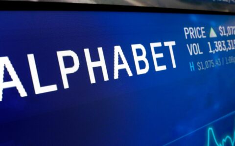 谷歌母公司Alphabet宣布首次派发股息，股价飙升