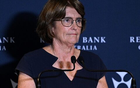 澳联储行长总薪酬 $122 万，而雇员年收入中位数不足 $7.5 万